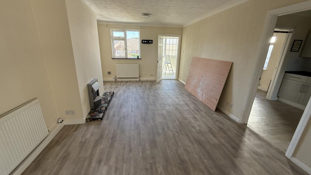 Lot: 127 - VACANT SEMI-DETACHED HOUSE AND ANNEXE - Internal view of main living area from rear